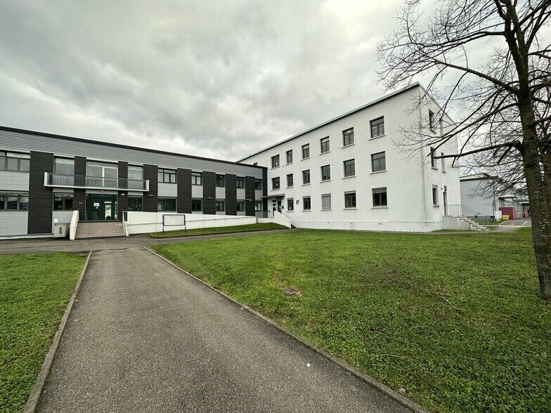 Office in Entzheim for lease - Building Photo - Image 1 of 7