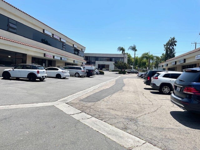 1450 W 6th St, Corona, CA à louer - Photo du bâtiment - Image 1 de 2