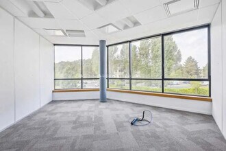 Office in Saint-Bénigne for lease Interior Photo- Image 1 of 8