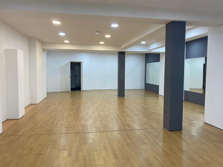 Office/Retail in Martorell, Barcelona for lease - Interior Photo - Image 2 of 4