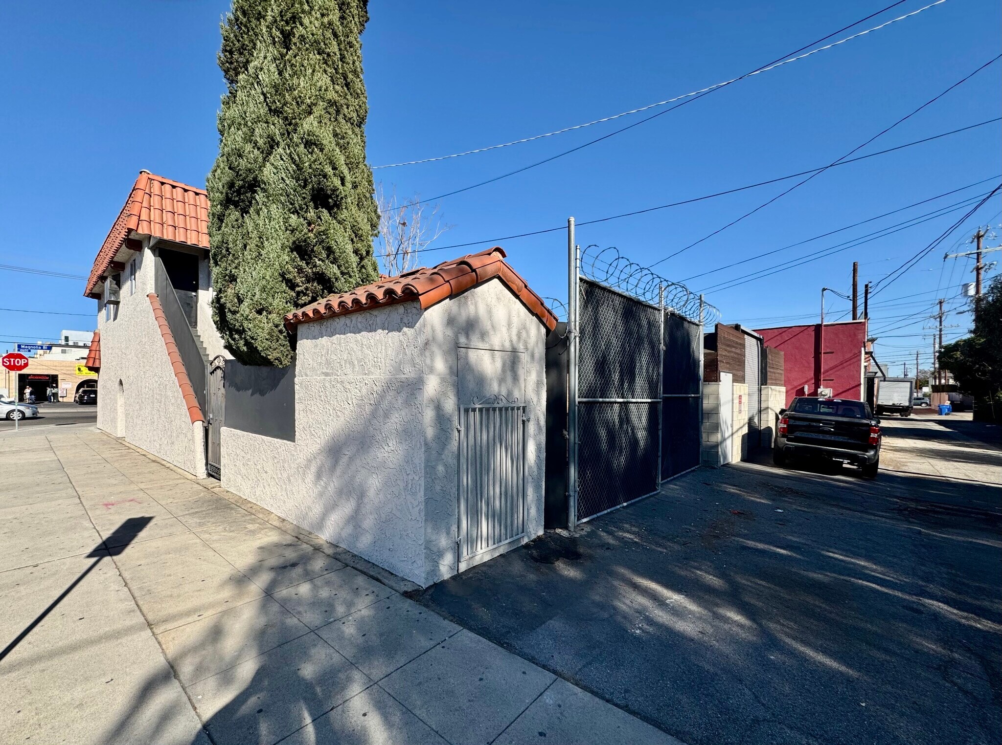10626 Magnolia Blvd, North Hollywood, CA à louer Photo du bâtiment- Image 1 de 18