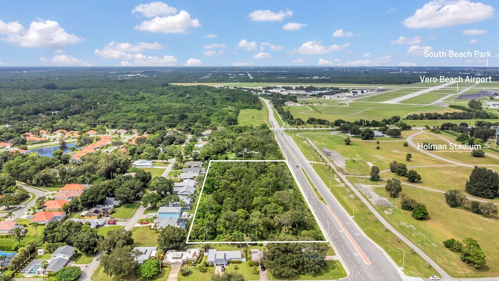 2301 43rd Ave, Vero Beach, FL à vendre - Photo du bâtiment - Image 3 de 15