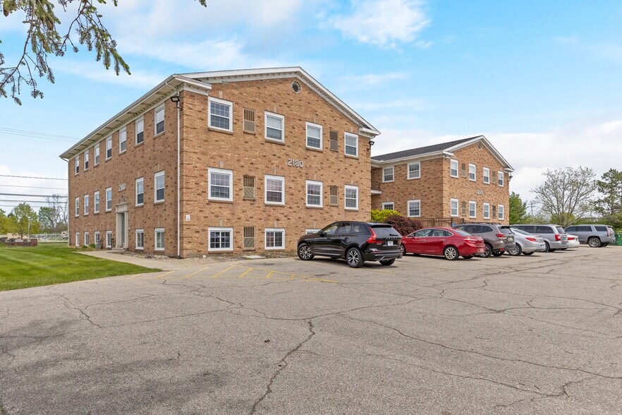 2180 44th St SE, Kentwood, MI à vendre - Photo du bâtiment - Image 2 de 10