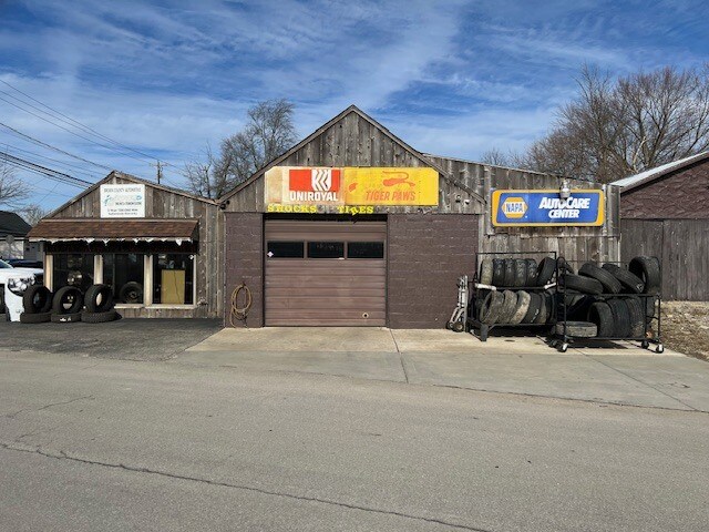 Plus de détails pour 202 N High St, Mount Orab, OH - Commerce de détail à vendre