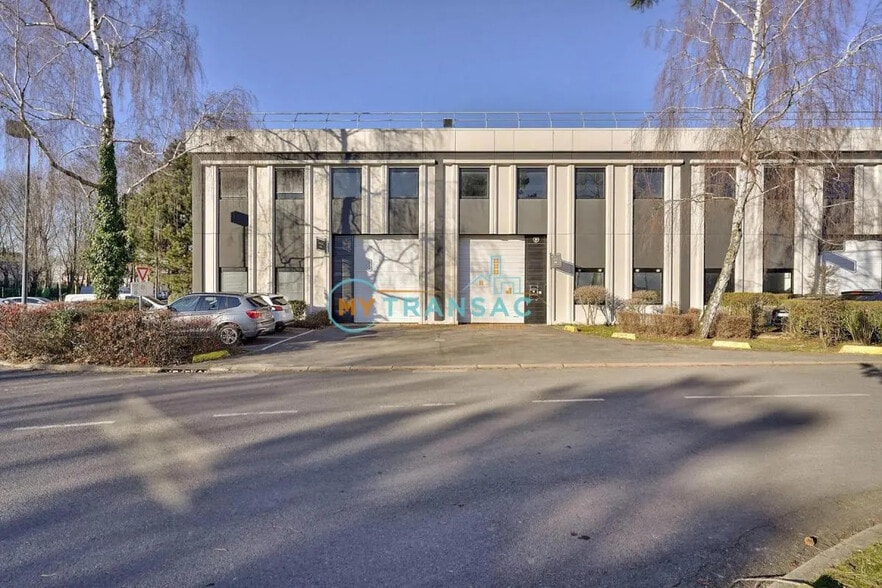 Industrial in Lognes for lease - Building Photo - Image 2 of 12