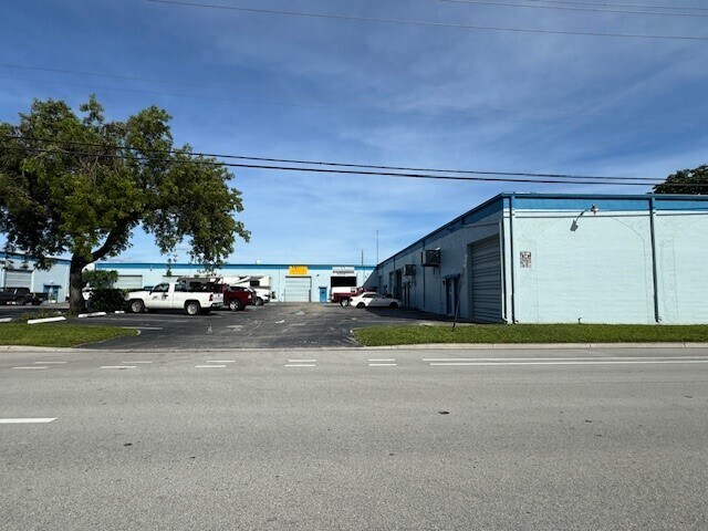 3030-3056 SW 4th Ave, Fort Lauderdale, FL à louer - Photo du bâtiment - Image 3 de 5