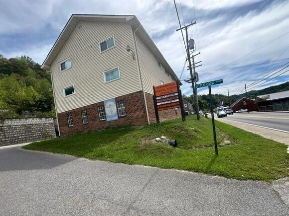 384 Main St, Chapmanville, WV à vendre - Photo du bâtiment - Image 3 de 21