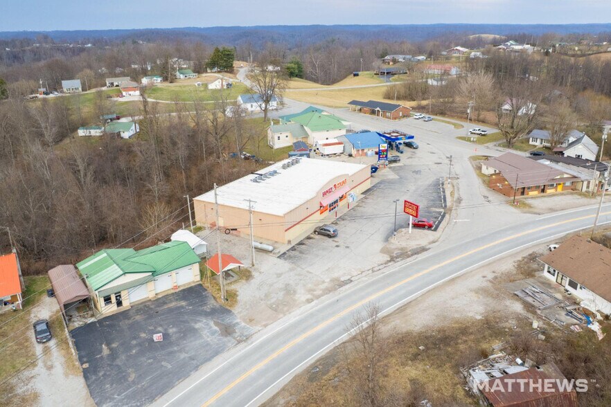 7320 US-421, Mckee, KY à vendre - Photo du bâtiment - Image 2 de 3