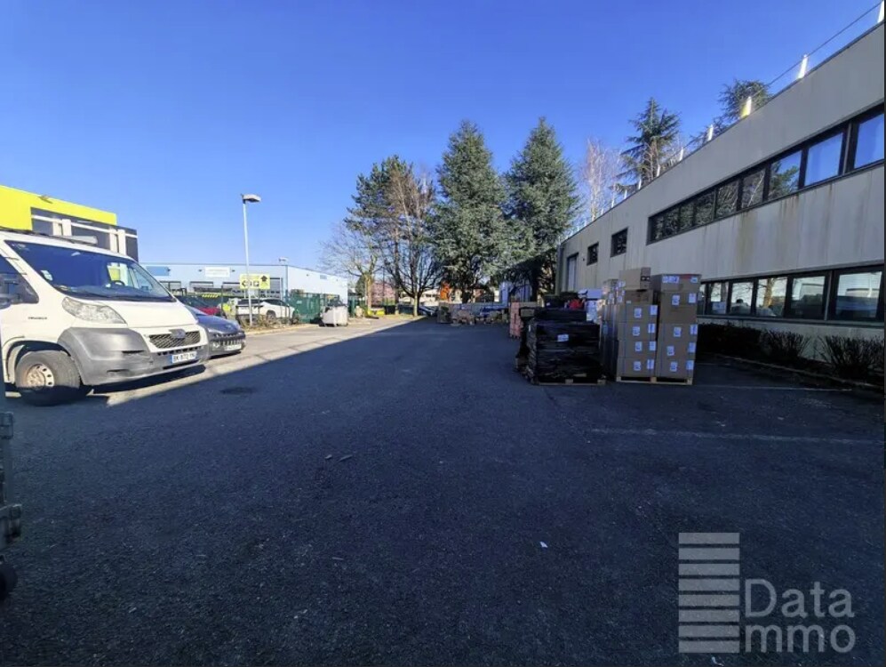 50 Rue Du Pre Des Aulnes, Pontault-Combault à louer Photo du bâtiment- Image 1 de 3