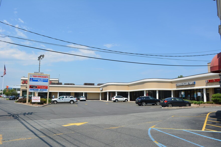 176-184 Route 17 North, Paramus, NJ à louer - Photo du bâtiment - Image 2 de 4