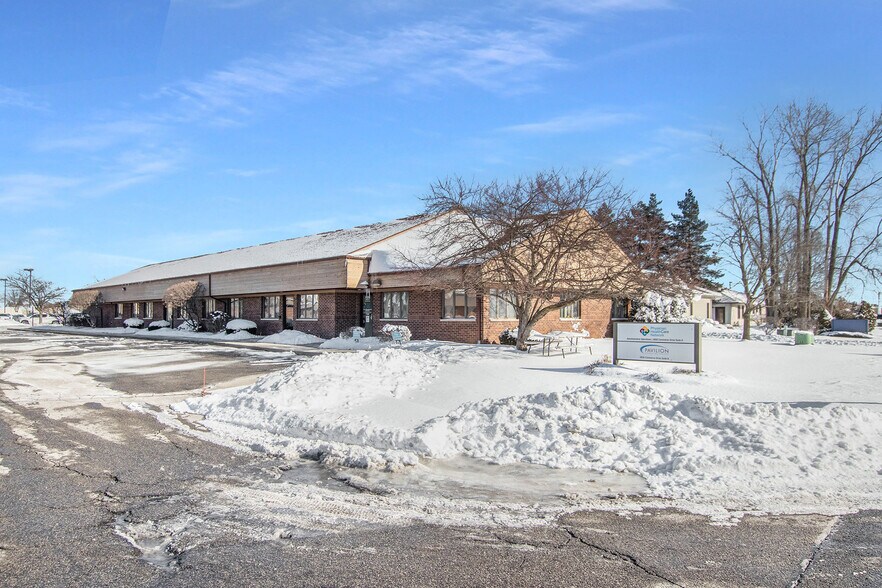 3050 Commerce Dr, Fort Gratiot, MI for sale - Building Photo - Image 1 of 29