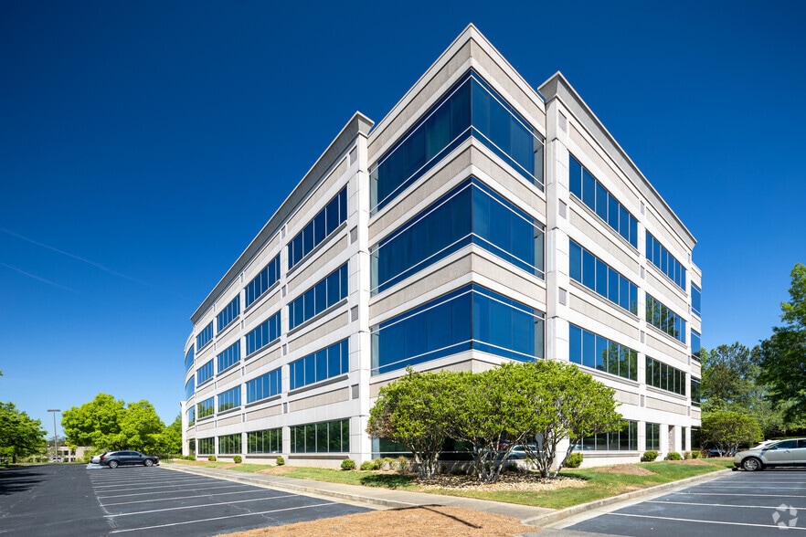 925 North Point Pky, Alpharetta, GA for lease - Primary Photo - Image 1 of 38