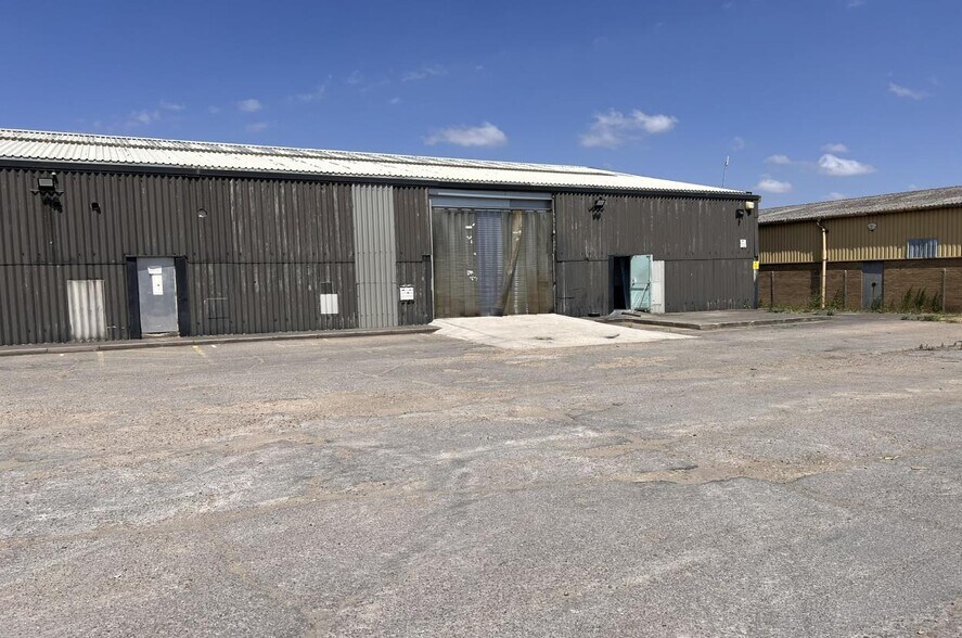 Unit 15 Aviation Way, Southend On Sea à louer - Photo du bâtiment - Image 3 de 7