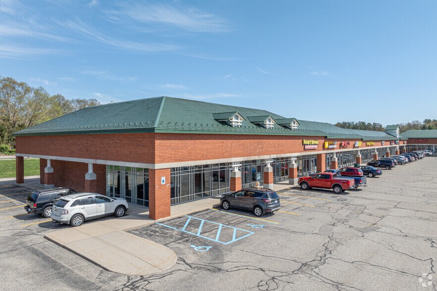 165-201 Marcel Dr, Rockford, MI à louer - Photo du bâtiment - Image 3 de 5