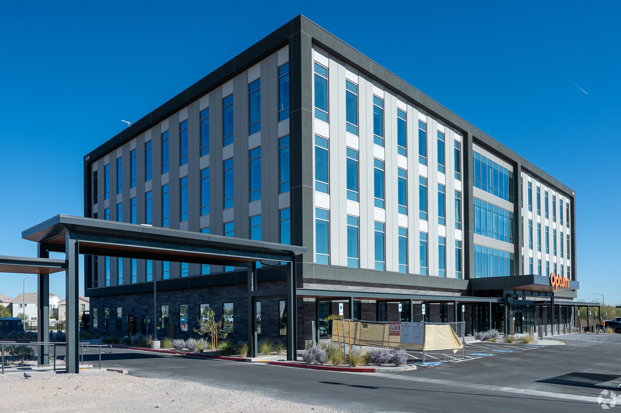 The Village @ St. Rose portefeuille de 6 propriétés à vendre sur LoopNet.ca Photo principale- Image 1 de 5