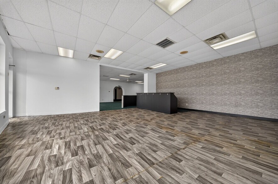 2539 W Prospect Rd, Ashtabula, OH à vendre - Hall d’entrée - Image 2 de 18