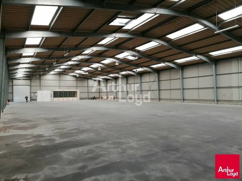 Flex in Betton for lease - Interior Photo - Image 3 of 4