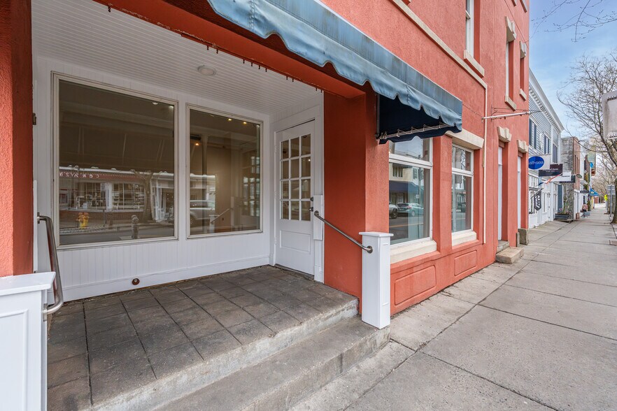 123 Main St, Greenport, NY à louer - Photo du bâtiment - Image 3 de 11