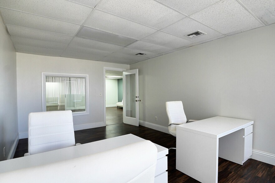 2826 E Oakland Park Blvd, Fort Lauderdale, FL à vendre - Photo intérieure - Image 3 de 40