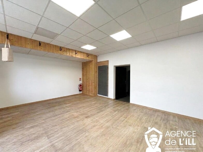 Retail in Bergheim for lease - Interior Photo - Image 3 of 3