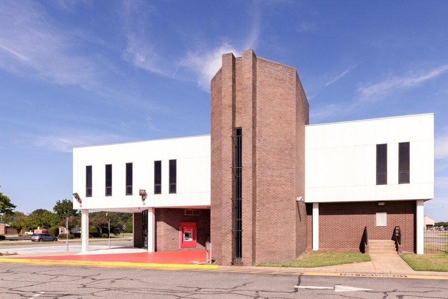 2030 Coliseum Dr, Hampton, VA à louer - Photo du bâtiment - Image 3 de 10