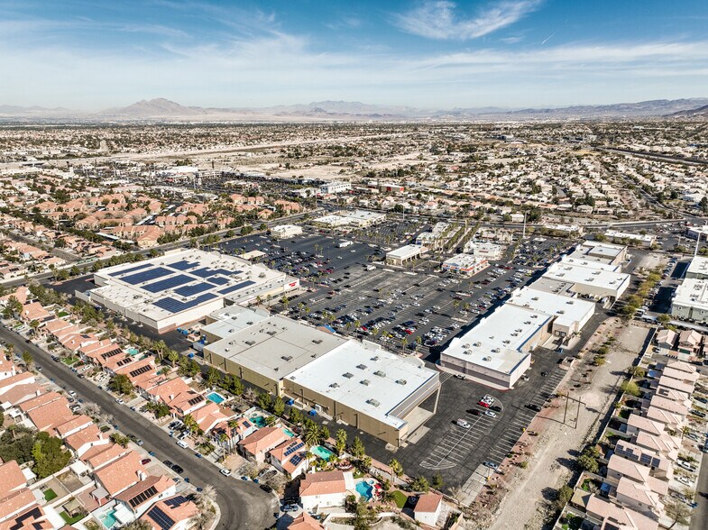 9701-9893 S Eastern Ave, Las Vegas, NV à louer - Photo du bâtiment - Image 2 de 8
