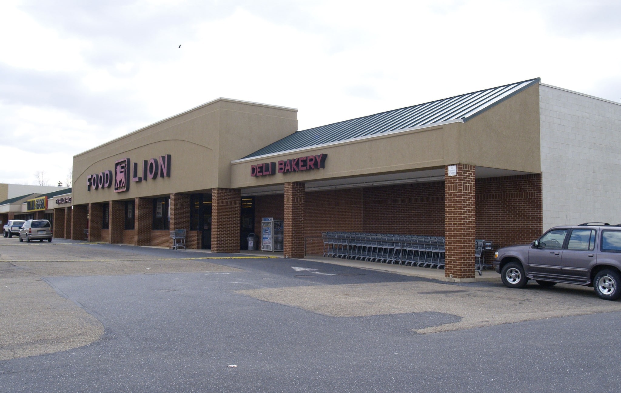 74 Orchard Hills Cir, Staunton, VA for lease Primary Photo- Image 1 of 2