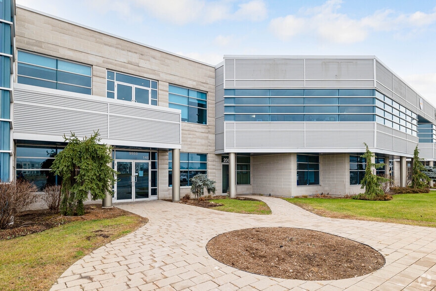 9955 Rue De Châteauneuf, Brossard, QC à louer - Photo du bâtiment - Image 2 de 24