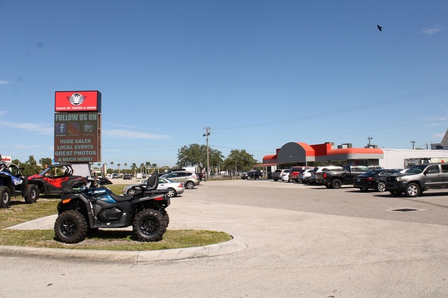 4601 Fowler St, Fort Myers, FL for sale - Building Photo - Image 2 of 5