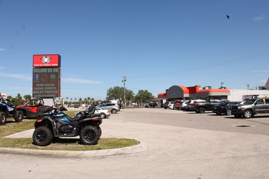 4601 Fowler St, Fort Myers, FL à vendre - Photo du bâtiment - Image 2 de 5