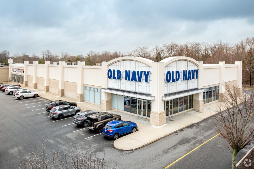 5025 Jericho Tpke, Commack, NY à louer - Photo du bâtiment - Image 2 de 6