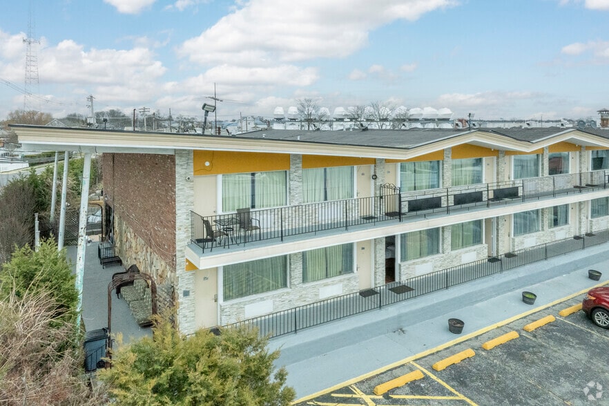 445 S Main St, Freeport, NY for lease - Primary Photo - Image 1 of 11