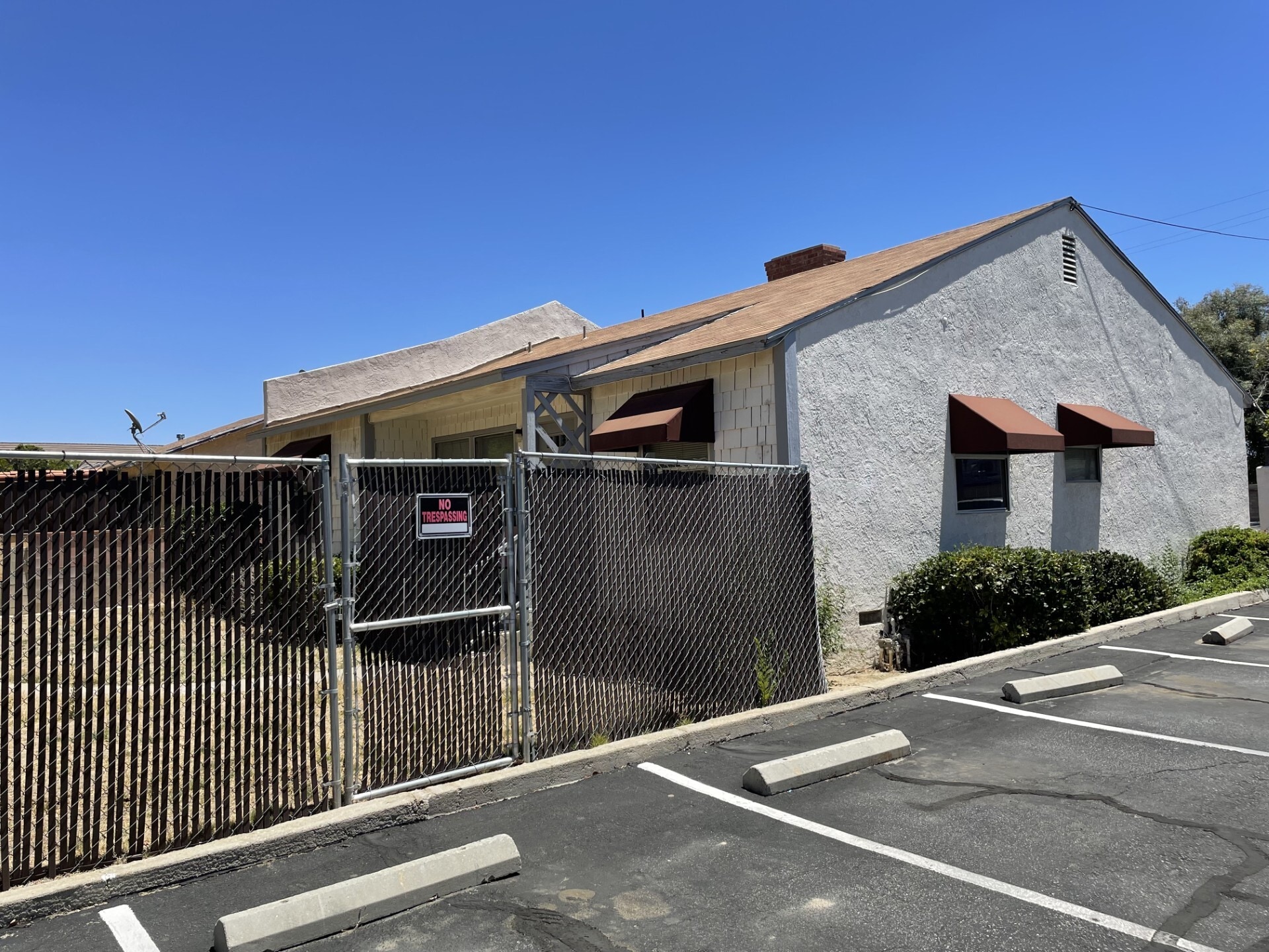 930 W Newgrove St, Lancaster, CA for lease Building Photo- Image 1 of 3