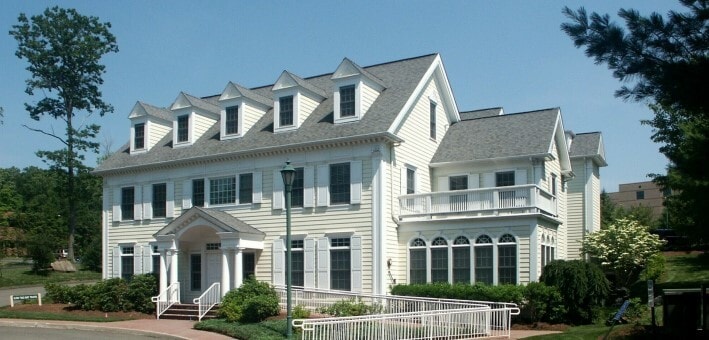 132 Monroe Tpke, Trumbull, CT for lease - Primary Photo - Image 1 of 4