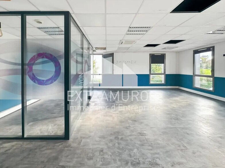 Office in Francheville for sale - Building Photo - Image 3 of 10