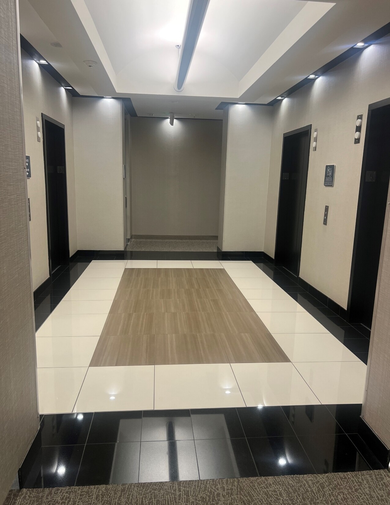 5220 Spring Valley Rd, Dallas, TX à louer Photo intérieure- Image 1 de 4