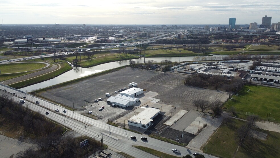 1720 Riverside Dr, Fort Worth, TX for lease - Building Photo - Image 3 of 16