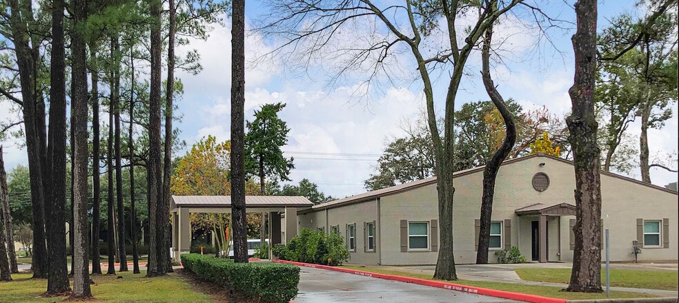 102 E Walker St, League City, TX à louer - Photo du bâtiment - Image 2 de 9