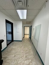 3219-3223 E Tremont Ave, Bronx, NY à louer Photo intérieure- Image 1 de 7