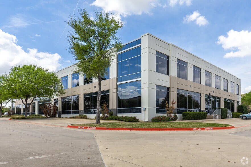 4790 Regent Blvd, Irving, TX à vendre - Photo du bâtiment - Image 2 de 6
