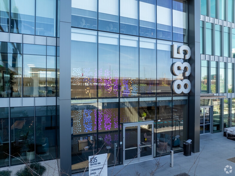 835 Industrial Rd, San Carlos, CA for lease - Building Photo - Image 3 of 7