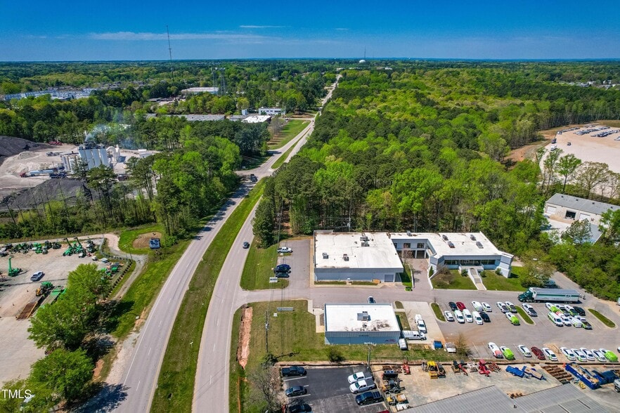 5706 Chapel Hill Rd, Raleigh, NC à louer - Photo du bâtiment - Image 3 de 25