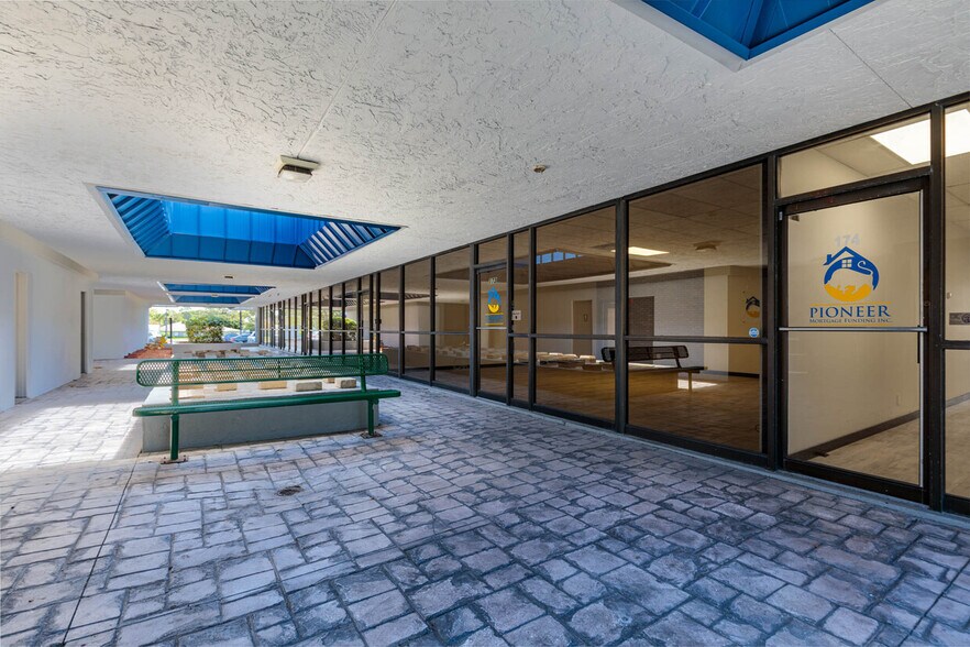 1301 Seminole Blvd, Largo, FL à vendre - Photo du bâtiment - Image 3 de 8