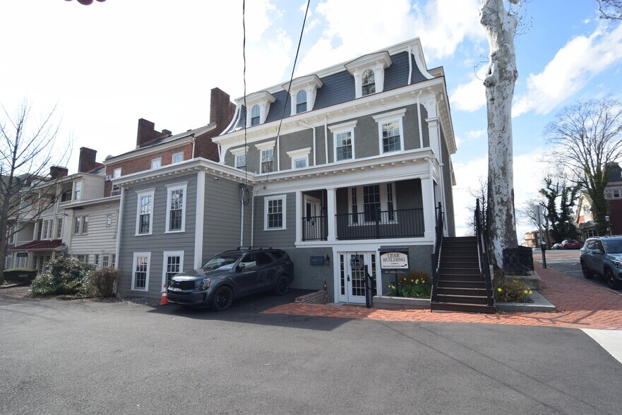 68 E Court St, Doylestown, PA à louer - Photo du bâtiment - Image 3 de 10