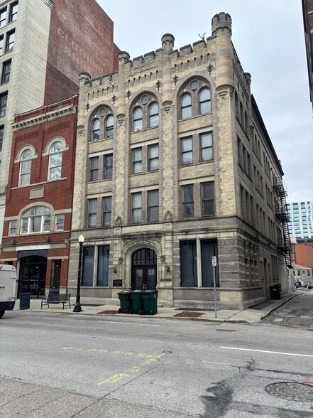 114 E Eighth St, Cincinnati, OH for lease - Building Photo - Image 2 of 29