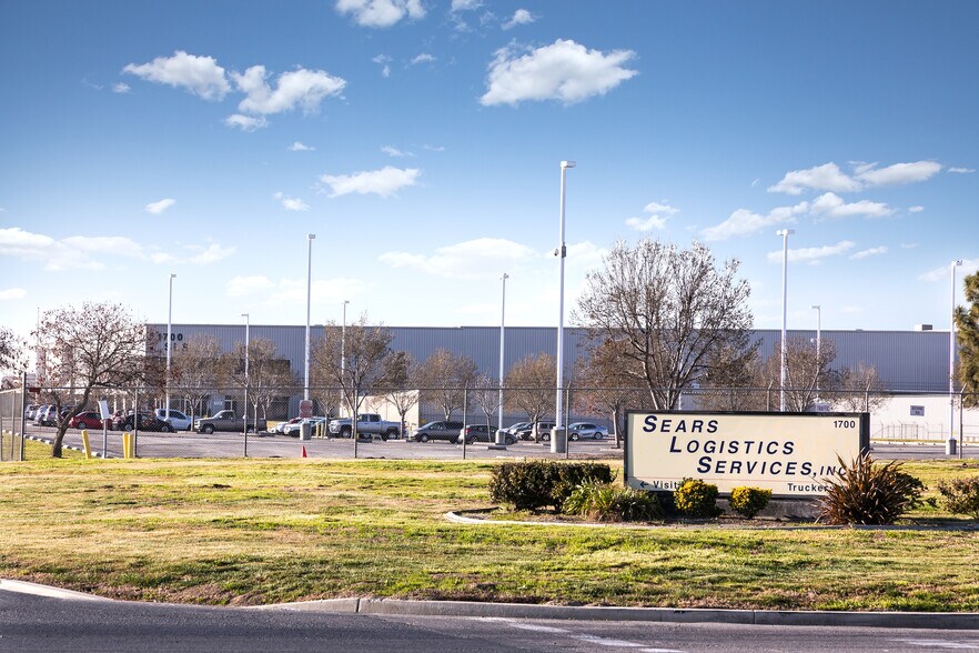 1700 Schuster Rd, Delano, CA à vendre - Photo du bâtiment - Image 3 de 22