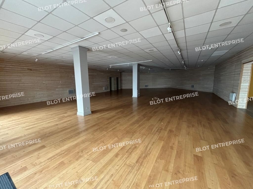 Retail in Lorient for sale Interior Photo- Image 1 of 5