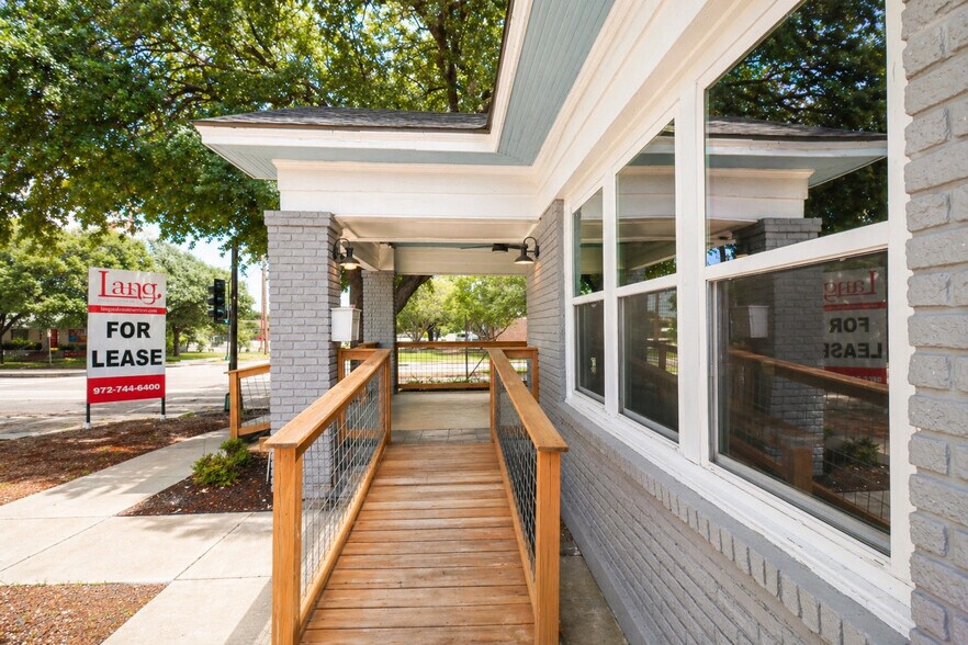 105 S Zang Blvd, Dallas, TX à louer - Photo du bâtiment - Image 3 de 15