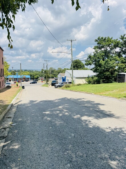 6119 Charlotte Ave, Nashville, TN for sale - Building Photo - Image 2 of 15