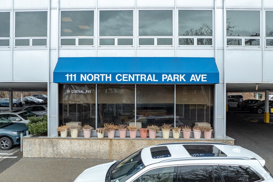 111 N Central Ave, Hartsdale, NY à louer - Photo du bâtiment - Image 3 de 19